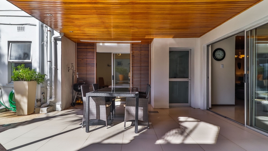 2 Bedroom Property for Sale in Sea Point Western Cape